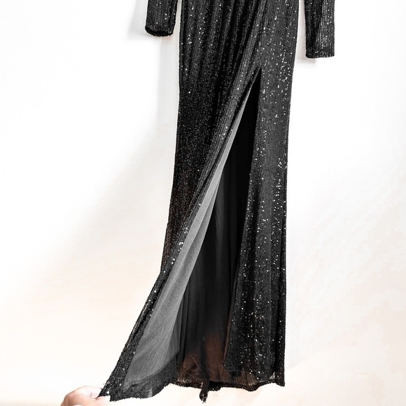 Ieena for Mac Duggal Black Long Sleeve Deep Surplice V-Neck Sequin Gown 6 - Picture 10 of 13